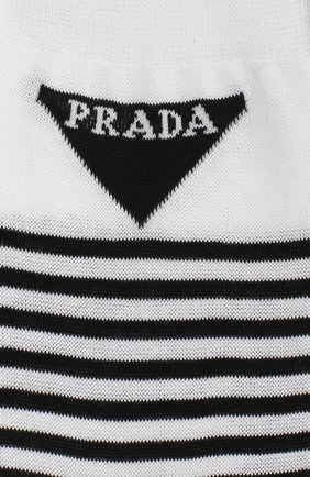 Детские хлопковые носки PRADA черно-белого цвета по цене 8600 руб., арт. UCL732-793-F0964-202 | Фото 2 Детские хлопковые носки PRADA черно-белого цвета, арт. UCL732-793-F0964-202 | Фото 2