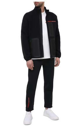Мужская футболка PRADA белого цвета по цене 71000 руб., арт. SJN273-LJ4-F0009-202 | Фото 2 Мужская футболка PRADA белого цвета, арт. SJN273-LJ4-F0009-202 | Фото 2