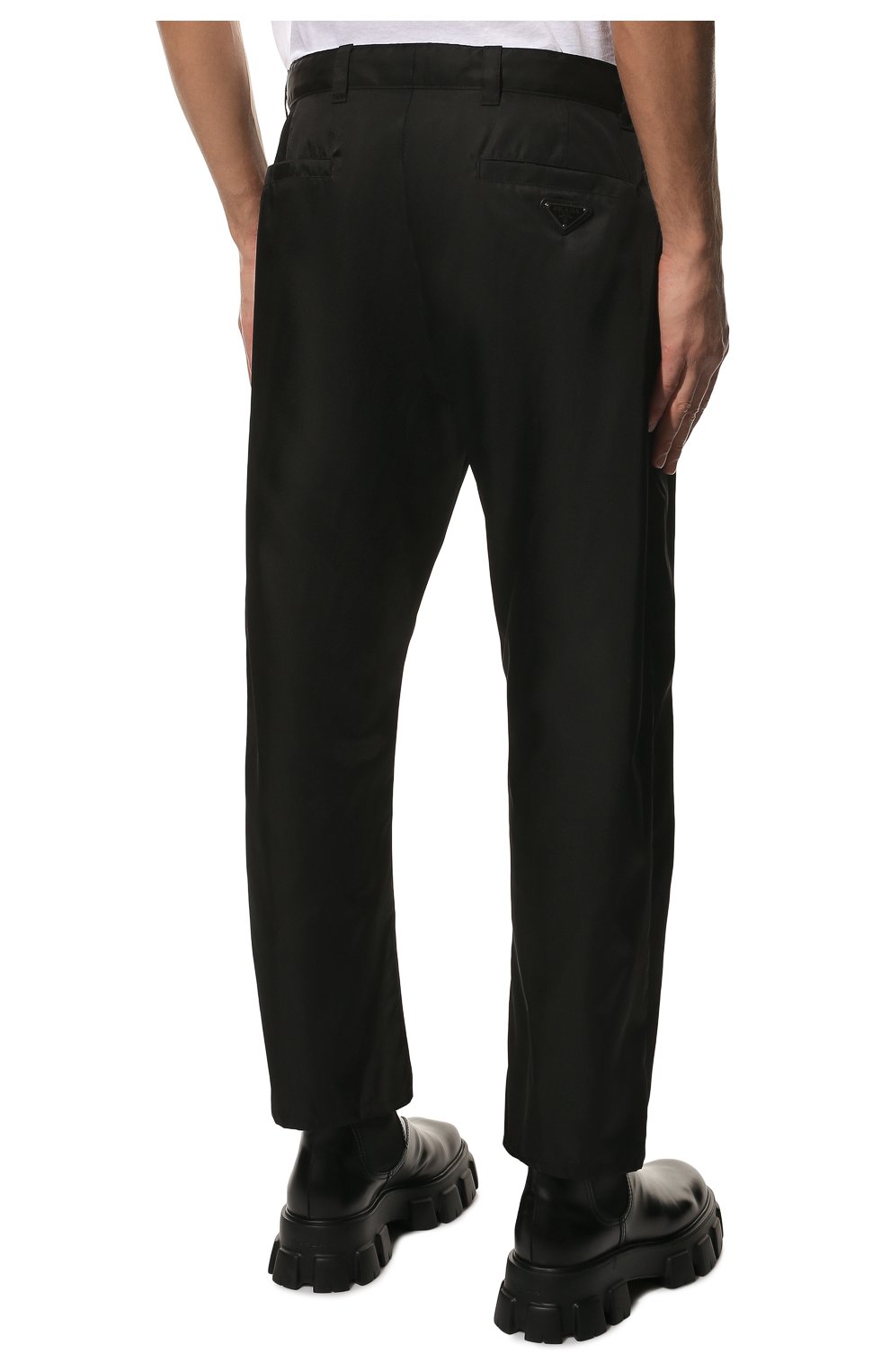 Мужские брюки PRADA черного цвета, арт. SPH85-1YFL-F0002-202 | Фото 4 (Случай: Повседневный; Материал внешний: Синтетический материал; Стили: Минимализм; Длина (брюки, джинсы): Укороченные)