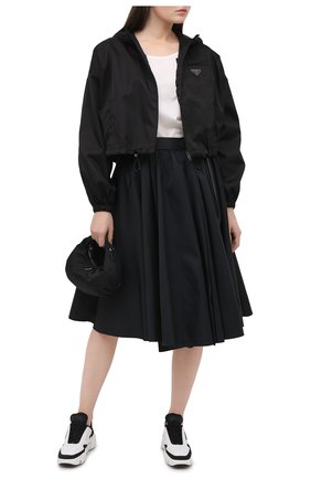 Женская ветровка PRADA черного цвета по цене 130000 руб., арт. 29X900-1YFL-F0002-202 | Фото 2 Женская ветровка PRADA черного цвета, арт. 29X900-1YFL-F0002-202 | Фото 2