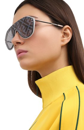 Женские солнцезащитные очки FENDI серого цвета по цене 32500 руб., арт. M0039/G 7HH | Фото 2 Женские солнцезащитные очки FENDI серого цвета, арт. M0039/G 7HH | Фото 2