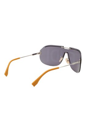 Женские солнцезащитные очки FENDI черного цвета по цене 38000 руб., арт. M0098 KU2 | Фото 4 Женские солнцезащитные очки FENDI черного цвета, арт. M0098 KU2 | Фото 4 (Тип очков: С/з; Очки форма: Маска; Оптика Гендер: оптика-женское)