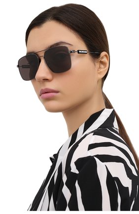 Женские солнцезащитные очки BALENCIAGA черного цвета по цене 33400 руб., арт. BB0116SA 001 | Фото 2 Женские солнцезащитные очки BALENCIAGA черного цвета, арт. BB0116SA 001 | Фото 2
