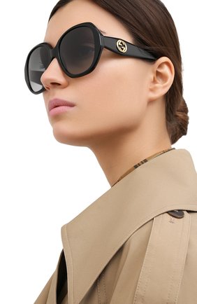 Женские солнцезащитные очки GUCCI черного цвета по цене 28250 руб., арт. GG0796S 001 | Фото 2 Женские солнцезащитные очки GUCCI черного цвета, арт. GG0796S 001 | Фото 2