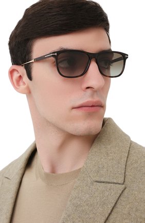 Мужские солнцезащитные очки TOM FORD коричневого цвета по цене 39100 руб., арт. TF813 52G | Фото 2 Мужские солнцезащитные очки TOM FORD коричневого цвета, арт. TF813 52G | Фото 2