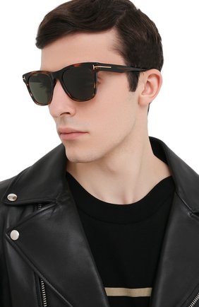 Мужские солнцезащитные очки TOM FORD коричневого цвета по цене 24800 руб., арт. TF833 56N | Фото 2 Мужские солнцезащитные очки TOM FORD коричневого цвета, арт. TF833 56N | Фото 2