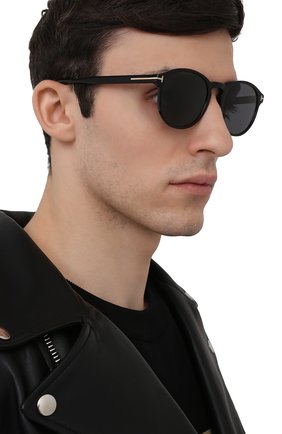 Женские солнцезащитные очки TOM FORD черного цвета по цене 0 руб., арт. TF834 01A | Фото 2 Женские солнцезащитные очки TOM FORD черного цвета, арт. TF834 01A | Фото 2 (Кросс-КТ: С/з-унисекс; Региональные ограничения белый список (Axapta Mercury): RU; Тип очков: С/з; Очки форма: Круглые; Оптика Гендер: оптика-унисекс)