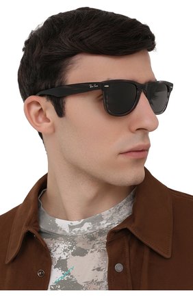 Женские солнцезащитные очки RAY-BAN темно-серого цвета по цене 11700 руб., арт. 4340-6430B1 | Фото 3 Женские солнцезащитные очки RAY-BAN темно-серого цвета, арт. 4340-6430B1 | Фото 3