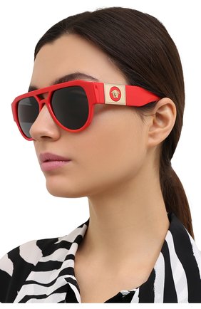 Женские солнцезащитные очки VERSACE красного цвета по цене 15500 руб., арт. 4401-530987 | Фото 2 Женские солнцезащитные очки VERSACE красного цвета, арт. 4401-530987 | Фото 2