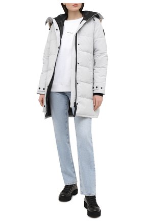 Женская пуховая парка shelburne CANADA GOOSE серебряного цвета по цене 106500 руб., арт. 3802LB | Фото 2 Женская пуховая парка shelburne CANADA GOOSE серебряного цвета, арт. 3802LB | Фото 2