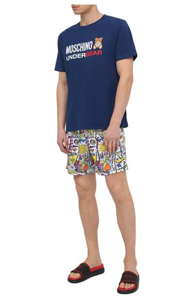 Мужская хлопковая футболка MOSCHINO темно-синего цвета по цене 11150 руб., арт. A1914/8107 | Фото 2 Мужская хлопковая футболка MOSCHINO темно-синего цвета, арт. A1914/8107 | Фото 2 (Стили: Кэжуэл; Мужское Кросс-КТ: Футболка-одежда, Футболка-белье; Рукава: Короткие; Длина (для топов): Стандартные; Материал внешний: Хлопок; Кросс-КТ: домашняя одежда; Принт: С принтом)