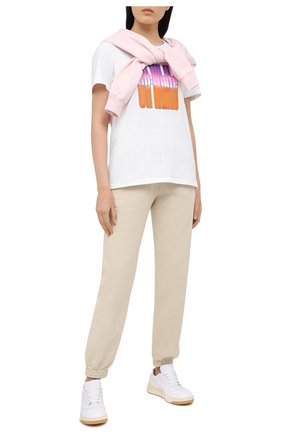 Женские хлопковые джоггеры OFF-WHITE бежевого цвета по цене 52100 руб., арт. 0WCH006R21JER003 | Фото 2 Женские хлопковые джоггеры OFF-WHITE бежевого цвета, арт. 0WCH006R21JER003 | Фото 2