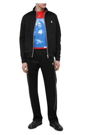Мужские брюки MARCELO BURLON черного цвета по цене 47950 руб., арт. CMCJ001R21JER001 | Фото 2 Мужские брюки MARCELO BURLON черного цвета, арт. CMCJ001R21JER001 | Фото 2 (Материал внешний: Синтетический материал, Хлопок; Длина (брюки, джинсы): Стандартные; Стили: Спорт-шик; Случай: Повседневный)
