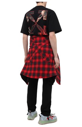 Мужская хлопковая футболка OFF-WHITE черного цвета по цене 24650 руб., арт. 0MAA038R21JER003 | Фото 2 Мужская хлопковая футболка OFF-WHITE черного цвета, арт. 0MAA038R21JER003 | Фото 2