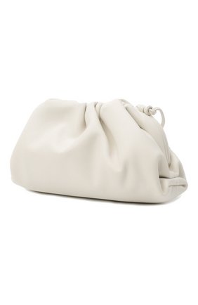 Женский клатч pouch mini BOTTEGA VENETA белого цвета по цене 120000 руб., арт. 585852/VCP40 | Фото 4 Женский клатч pouch mini BOTTEGA VENETA белого цвета, арт. 585852/VCP40 | Фото 4 (Материал: Натуральная кожа; Женское Кросс-КТ: Клатч-клатчи; Размер: mini; Ремень/цепочка: На ремешке)