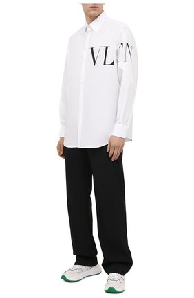 Мужская хлопковая рубашка VALENTINO белого цвета по цене 52550 руб., арт. VV3ABA95MBK | Фото 2 Мужская хлопковая рубашка VALENTINO белого цвета, арт. VV3ABA95MBK | Фото 2