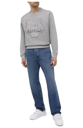 Мужской хлопковый свитшот KENZO светло-серого цвета по цене 21450 руб., арт. FA65SW1104XJ | Фото 2 Мужской хлопковый свитшот KENZO светло-серого цвета, арт. FA65SW1104XJ | Фото 2 (Материал внешний: Хлопок; Стили: Гранж; Мужское Кросс-КТ: свитшот-одежда; Принт: С принтом; Рукава: Длинные; Длина (для топов): Стандартные)