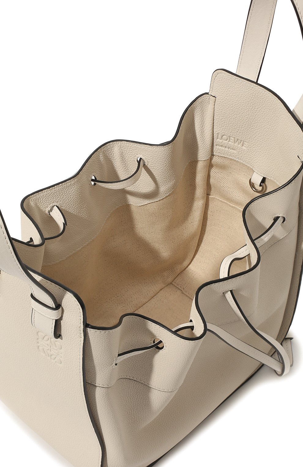 Женская сумка hammock small LOEWE молочного цвета, арт. 314.12.Z95 | Фото 5 (Сумки-технические: Сумки через плечо, Сумки top-handle; Материал: Натуральная кожа; Ремень/цепочка: На ремешке; Размер: small)
