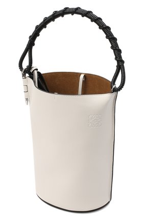 Женская сумка gate bucket LOEWE белого цвета по цене 148500 руб., арт. 329.56.Z85 | Фото 4 Женская сумка gate bucket LOEWE белого цвета, арт. 329.56.Z85 | Фото 4 (Сумки-технические: Сумки через плечо, Сумки top-handle; Размер: medium, small; Материал: Натуральная кожа; Ремень/цепочка: На ремешке)