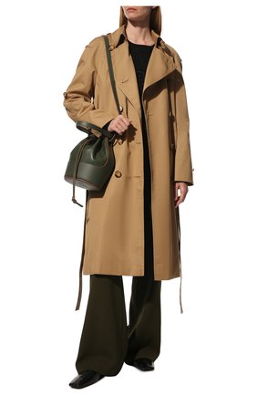 Женская сумка balloon LOEWE хаки цвета по цене 169500 руб., арт. A710C31X31 | Фото 3 Женская сумка balloon LOEWE хаки цвета, арт. A710C31X31 | Фото 3 (Сумки-технические: Сумки через плечо, Сумки top-handle; Материал: Натуральная кожа; Ремень/цепочка: На ремешке; Размер: small)