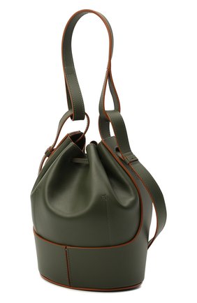 Женская сумка balloon LOEWE хаки цвета по цене 169500 руб., арт. A710C31X31 | Фото 4 Женская сумка balloon LOEWE хаки цвета, арт. A710C31X31 | Фото 4 (Сумки-технические: Сумки через плечо, Сумки top-handle; Материал: Натуральная кожа; Ремень/цепочка: На ремешке; Размер: small)
