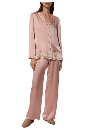 Женская шелковая пижама LA PERLA розового цвета, арт. 0051240 | Фото 2 (Длина (брюки, джинсы): Удлиненные; Рукава: Длинные; Длина (для топов): Удлиненные; Материал внешний: Шелк; Длина Ж (юбки, платья, шорты): Мини)