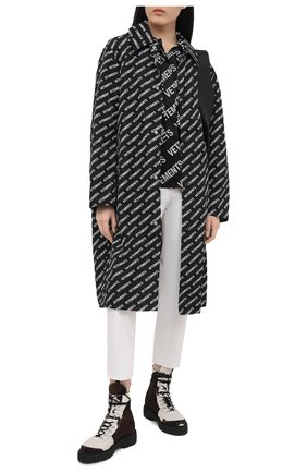 Женский плащ VETEMENTS черного цвета по цене 126500 руб., арт. UE51C0200B 2603/W | Фото 2 Женский плащ VETEMENTS черного цвета, арт. UE51C0200B 2603/W | Фото 2