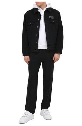 Мужская джинсовая куртка VALENTINO черного цвета по цене 98850 руб., арт. VV3DC03J727 | Фото 2 Мужская джинсовая куртка VALENTINO черного цвета, арт. VV3DC03J727 | Фото 2