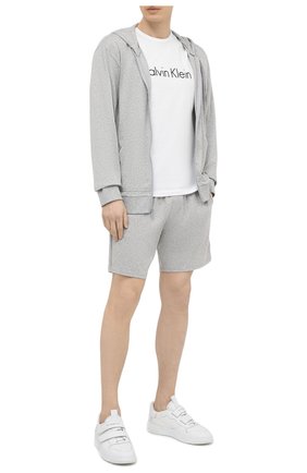 Мужская хлопковая футболка CALVIN KLEIN белого цвета по цене 4365 руб., арт. NM1129E | Фото 2 Мужская хлопковая футболка CALVIN KLEIN белого цвета, арт. NM1129E | Фото 2 (Рукава: Короткие; Длина (для топов): Стандартные; Материал внешний: Хлопок; Кросс-КТ: домашняя одежда; Мужское Кросс-КТ: Футболка-белье)