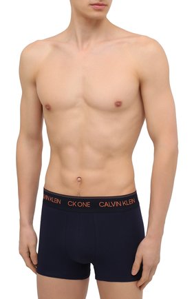Мужские хлопковые боксеры CALVIN KLEIN темно-синего цвета по цене 3825 руб., арт. NB2518A | Фото 2 Мужские хлопковые боксеры CALVIN KLEIN темно-синего цвета, арт. NB2518A | Фото 2