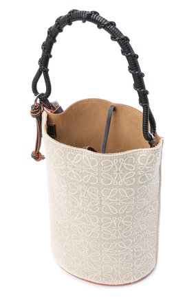 Женская сумка bucket LOEWE бежевого цвета по цене 144000 руб., арт. A650Z85X11 | Фото 4 Женская сумка bucket LOEWE бежевого цвета, арт. A650Z85X11 | Фото 4