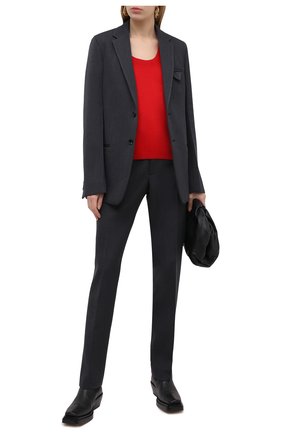 Женская футболка BOTTEGA VENETA красного цвета по цене 75850 руб., арт. 647549/V0A50 | Фото 2 Женская футболка BOTTEGA VENETA красного цвета, арт. 647549/V0A50 | Фото 2 (Материал внешний: Хлопок, Кашемир, Шерсть; Стили: Кэжуэл; Рукава: Короткие; Длина (для топов): Стандартные; Принт: Без принта; Женское Кросс-КТ: Футболка-одежда)