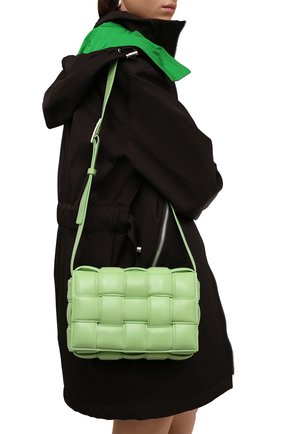 Женская сумка padded cassette BOTTEGA VENETA светло-зеленого цвета по цене 240000 руб., арт. 591970/VCQR1 | Фото 2 Женская сумка padded cassette BOTTEGA VENETA светло-зеленого цвета, арт. 591970/VCQR1 | Фото 2