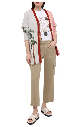 Женские брюки из хлопка и вискозы 7 FOR ALL MANKIND бежевого цвета по цене 25150 руб., арт. JSC0X370AL | Фото 2 Женские брюки из хлопка и вискозы 7 FOR ALL MANKIND бежевого цвета, арт. JSC0X370AL | Фото 2