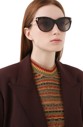 Женские солнцезащитные очки TOM FORD коричневого цвета по цене 36100 руб., арт. TF821 52H | Фото 2 Женские солнцезащитные очки TOM FORD коричневого цвета, арт. TF821 52H | Фото 2