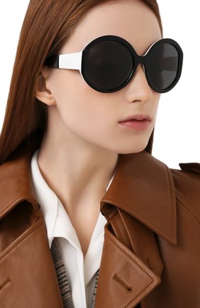 Женские солнцезащитные очки PRADA черного цвета по цене 22100 руб., арт. 22XS-YC45S0 | Фото 2 Женские солнцезащитные очки PRADA черного цвета, арт. 22XS-YC45S0 | Фото 2
