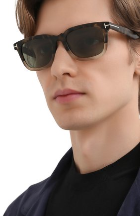 Мужские солнцезащитные очки TOM FORD коричневого цвета по цене 24350 руб., арт. TF817 56N 53 | Фото 2 Мужские солнцезащитные очки TOM FORD коричневого цвета, арт. TF817 56N 53 | Фото 2