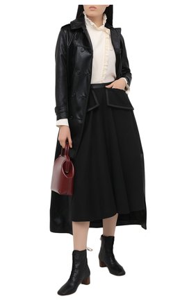 Женские кожаные ботильоны LOEWE черного цвета по цене 89400 руб., арт. L815286X04 | Фото 2 Женские кожаные ботильоны LOEWE черного цвета, арт. L815286X04 | Фото 2 (Каблук тип: Устойчивый; Материал внутренний: Натуральная кожа; Подошва: Плоская; Каблук высота: Низкий; Материал внешний: Кожа; Материал утеплителя: Без утеплителя)