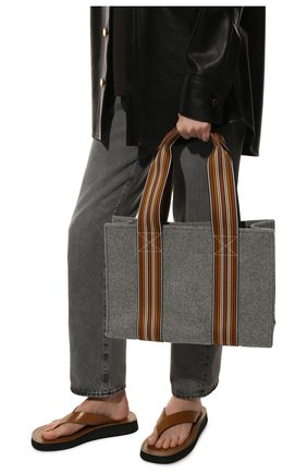 Женский сумка-шопер suitcase stripe LORO PIANA серого цвета, арт. FAL3818 | Фото 2 (Сумки-технические: Сумки-шопперы; Материал: Текстиль; Размер: large; Региональные ограничения белый список (Axapta Mercury): RU)