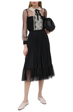 Женская блузка REDVALENTINO черно-белого цвета по цене 44600 руб., арт. VR3AB03Q/5QR | Фото 2 Женская блузка REDVALENTINO черно-белого цвета, арт. VR3AB03Q/5QR | Фото 2