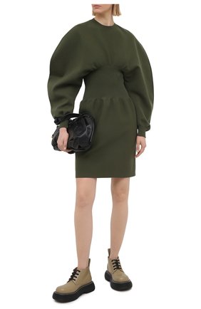 Женские кожаные ботинки bounce BOTTEGA VENETA хаки цвета по цене 69950 руб., арт. 651406/V00H0 | Фото 2 Женские кожаные ботинки bounce BOTTEGA VENETA хаки цвета, арт. 651406/V00H0 | Фото 2 (Женское Кросс-КТ: Военные ботинки; Материал внутренний: Натуральная кожа; Подошва: Платформа; Каблук высота: Низкий; Материал внешний: Кожа; Материал утеплителя: Без утеплителя)