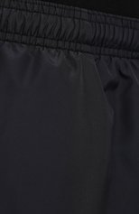Мужские шорты MARCELO BURLON черного цвета, арт. CMFA007R21FAB001 | Фото 5 (Мужское Кросс-КТ: Шорты-одежда; Длина Шорты М: До колена; Случай: Повседневный; Материал внешний: Синтетический материал; Принт: С принтом; Материал подклада: Синтетический материал; Стили: Кэжуэл)