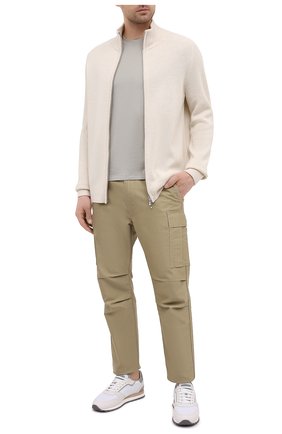 Мужская футболка TOM FORD светло-серого цвета по цене 22900 руб., арт. BW229/TFJ950 | Фото 2 Мужская футболка TOM FORD светло-серого цвета, арт. BW229/TFJ950 | Фото 2 (Принт: Без принта; Длина (для топов): Стандартные; Материал внешний: Лиоцелл, Хлопок, Растительное волокно; Стили: Кэжуэл; Рукава: Короткие; Региональные ограничения белый список (Axapta Mercury): RU)