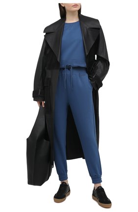 Женский хлопковый свитшот REDVALENTINO синего цвета по цене 22800 руб., арт. VR3MF06A/5PJ | Фото 2 Женский хлопковый свитшот REDVALENTINO синего цвета, арт. VR3MF06A/5PJ | Фото 2 (Рукава: Длинные; Женское Кросс-КТ: Свитшот-одежда; Материал внешний: Хлопок; Стили: Спорт-шик; Длина (для топов): Укороченные)
