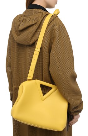 Женская сумка point medium BOTTEGA VENETA желтого цвета по цене 220500 руб., арт. 652446/VCP40 | Фото 5 Женская сумка point medium BOTTEGA VENETA желтого цвета, арт. 652446/VCP40 | Фото 5 (Сумки-технические: Сумки через плечо, Сумки top-handle; Размер: medium; Материал: Натуральная кожа; Ремень/цепочка: На ремешке)