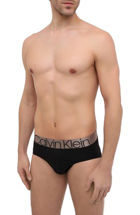 Мужские хлопковые брифы CALVIN KLEIN черного цвета по цене 3270 руб., арт. NB2536A | Фото 2 Мужские хлопковые брифы CALVIN KLEIN черного цвета, арт. NB2536A | Фото 2