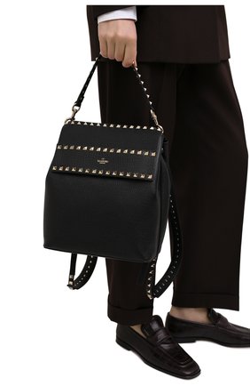 Женский рюкзак rockstud VALENTINO черного цвета по цене 152500 руб., арт. VW2B0H60/YRK | Фото 2 Женский рюкзак rockstud VALENTINO черного цвета, арт. VW2B0H60/YRK | Фото 2