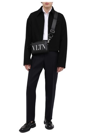 Мужская кожаная сумка vltn VALENTINO черного цвета по цене 69950 руб., арт. VY2B0704/WJW | Фото 2 Мужская кожаная сумка vltn VALENTINO черного цвета, арт. VY2B0704/WJW | Фото 2 (Материал: Натуральная кожа; Ремень/цепочка: На ремешке)