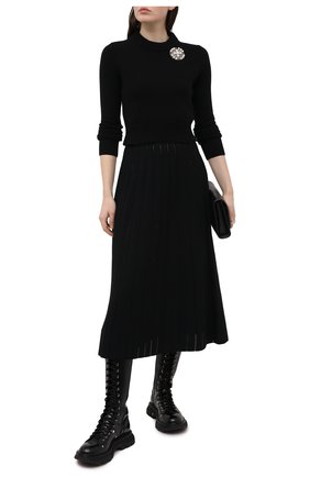 Женский кашемировый пуловер ALEXANDER MCQUEEN черного цвета по цене 75800 руб., арт. 650357/Q1ATF | Фото 2 Женский кашемировый пуловер ALEXANDER MCQUEEN черного цвета, арт. 650357/Q1ATF | Фото 2