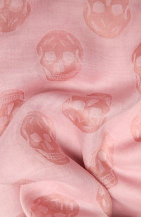 Женская шаль ALEXANDER MCQUEEN разноцветного цвета по цене 38050 руб., арт. 651769/3D25Q | Фото 2 Женская шаль ALEXANDER MCQUEEN разноцветного цвета, арт. 651769/3D25Q | Фото 2 (Материал: Текстиль)